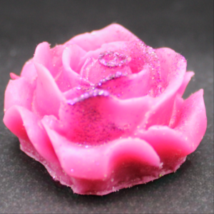Handgemachte Seife in Rosenform mit Glitzer-Finish