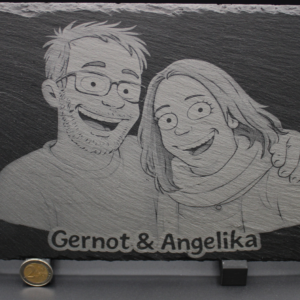 Schiefertafel A4 mit personalisiertem Paarportrait und Wunschnamen
