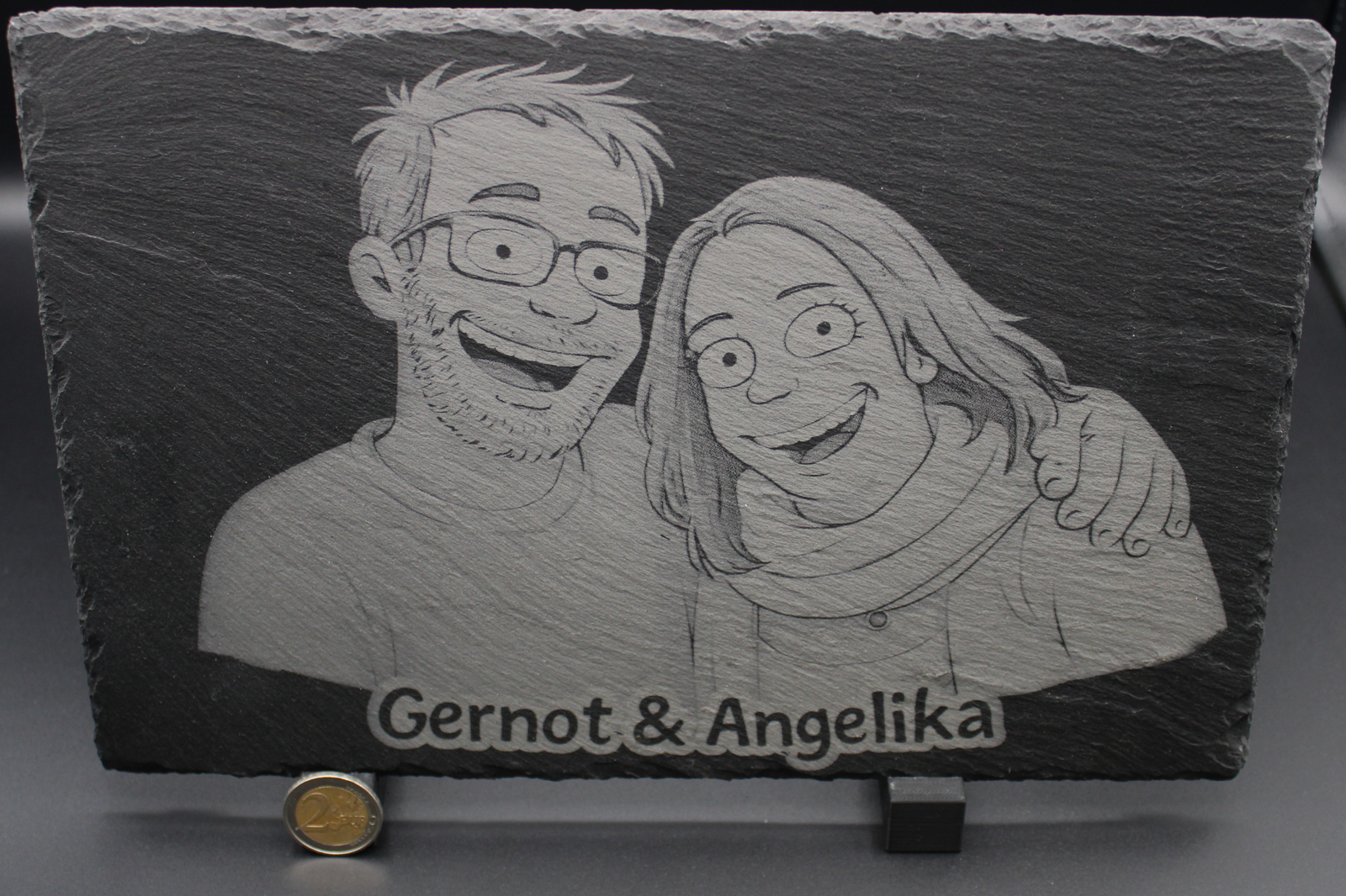 Schiefertafel A4 mit personalisiertem Paarportrait und Wunschnamen